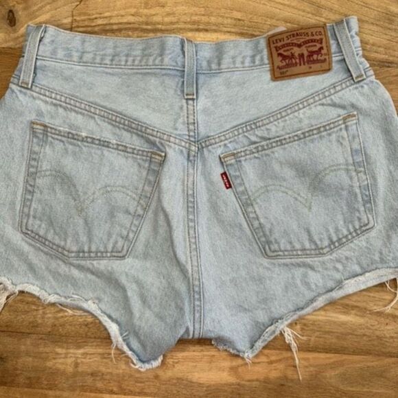Levi’s 501 Blue Denim Jean Shorts Cut Off Distressed Flayed Size 29 High Waisted - Picture 4 of 10